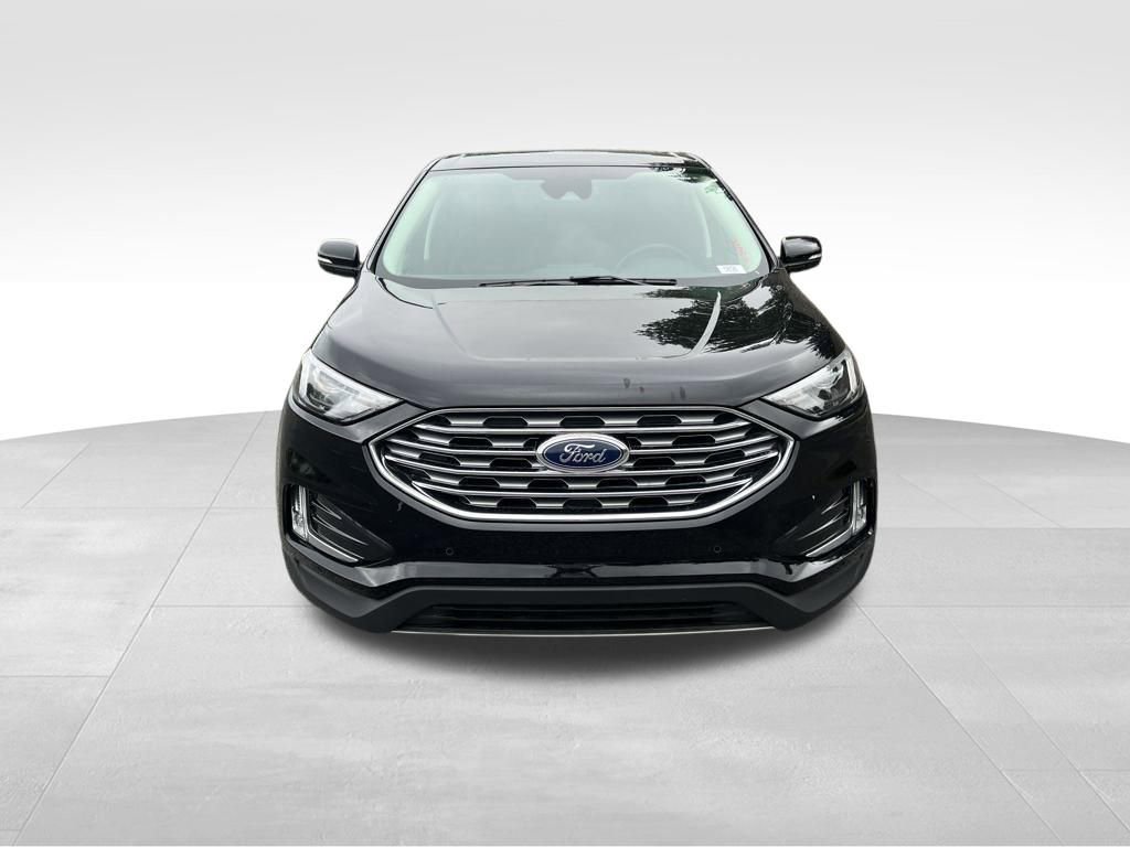 Used 2024 Ford Edge Titanium image 2