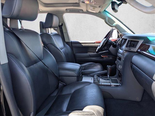 Used 2015 Lexus LX 570 4WD w/ Luxury Package image 17
