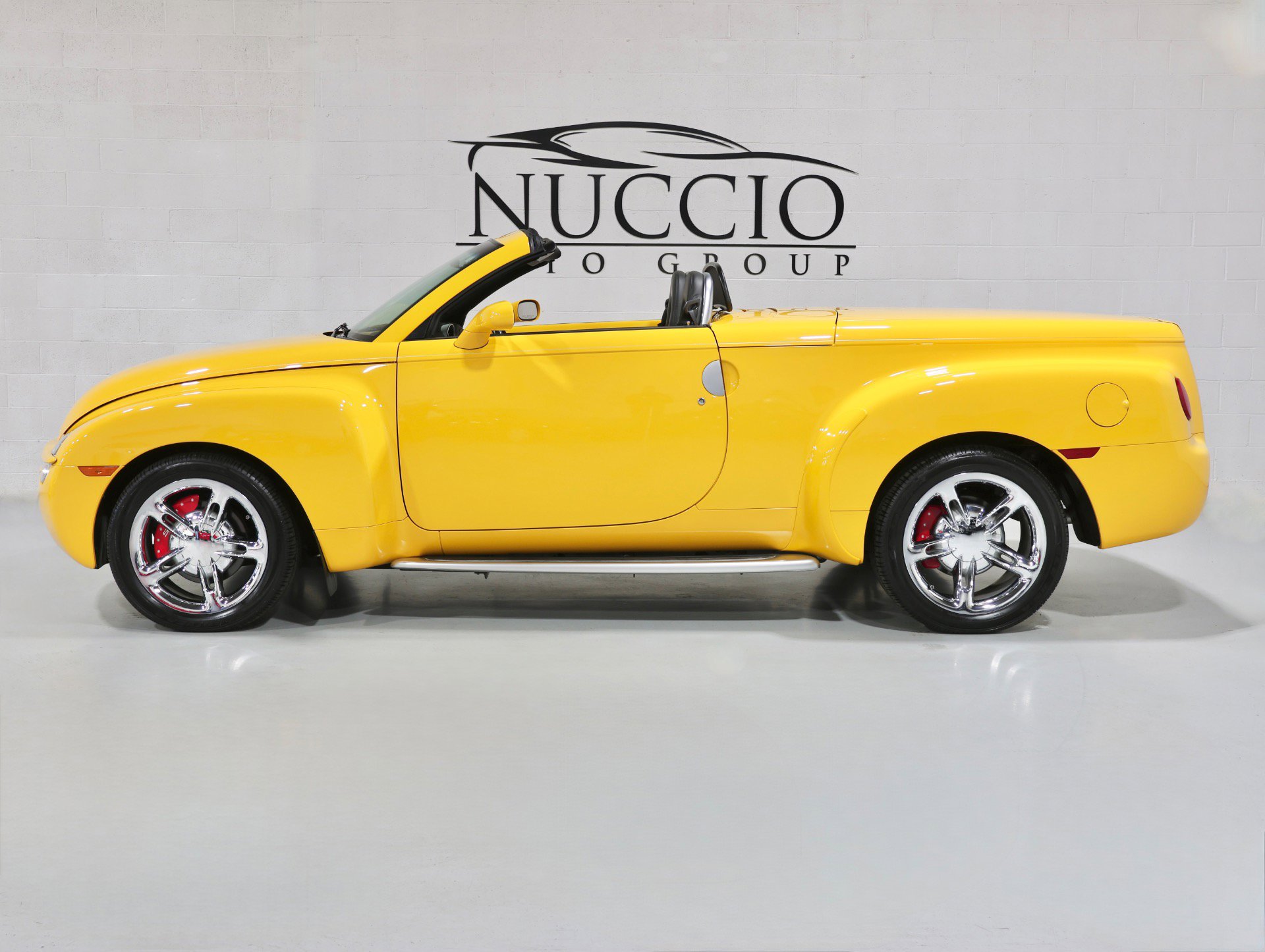 Used 2005 Chevrolet SSR 6 Speed Manual - Only 12K Mile w/ Preferred Equipment Group image 10