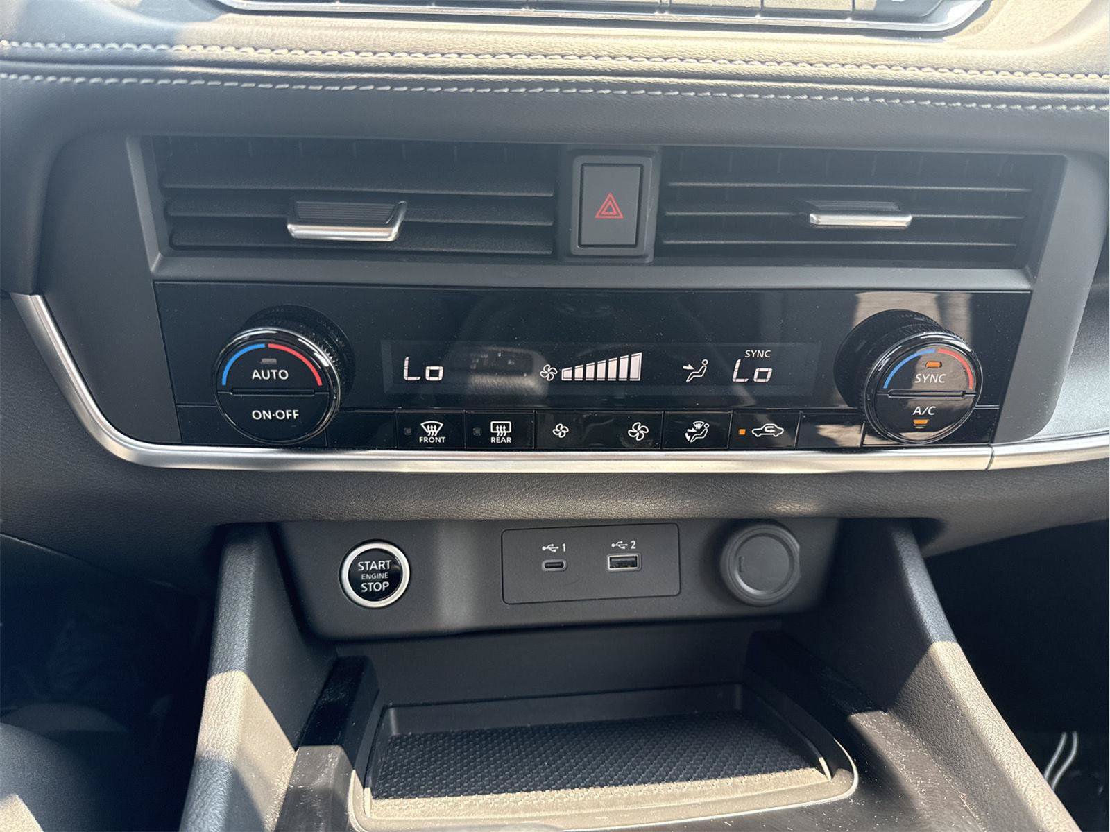 Used 2023 Nissan Rogue SV AWD/4WD image 12