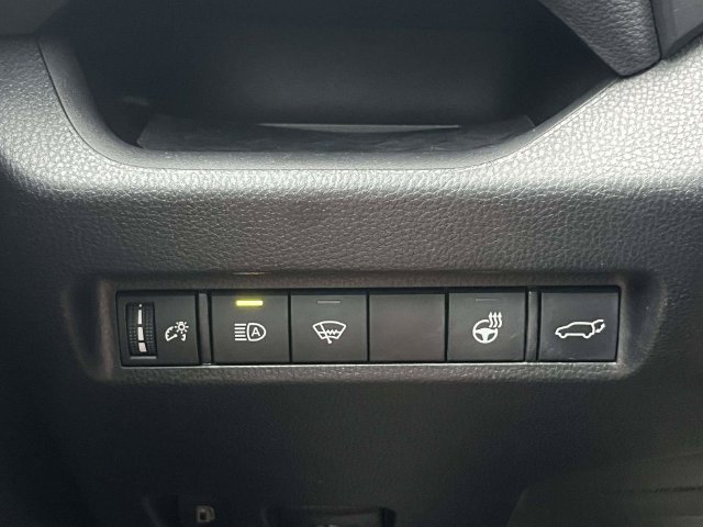 Used 2022 Toyota RAV4 XLE Premium AWD/4WD image 34