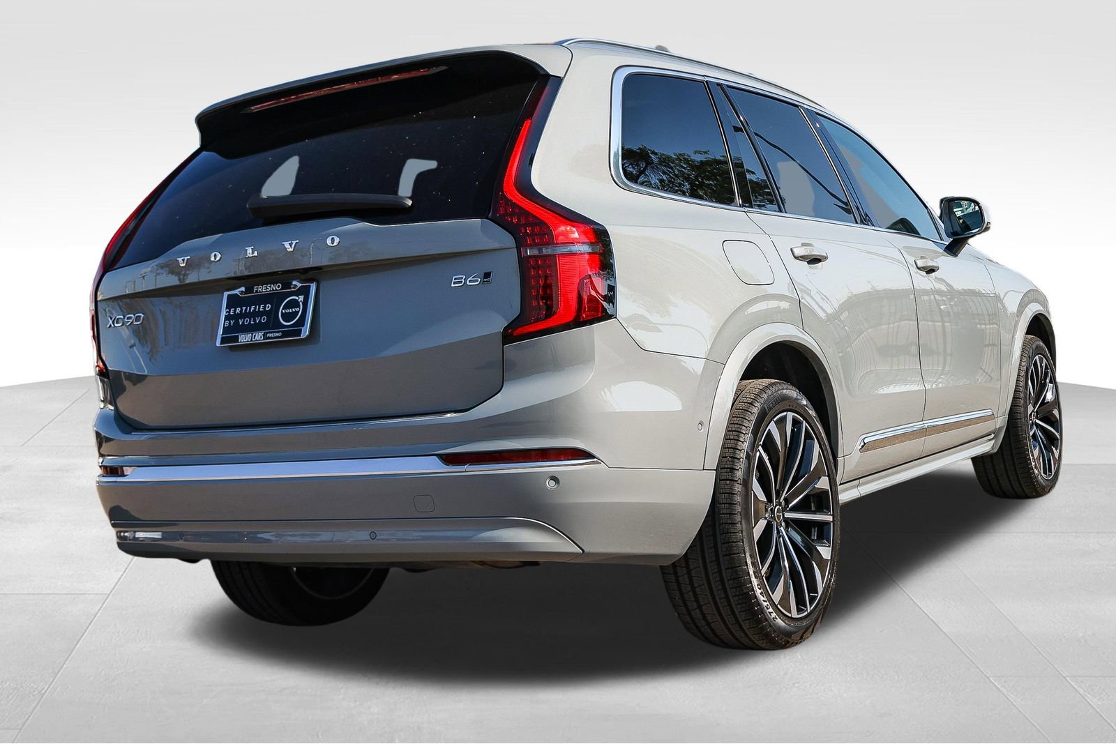 Used 2025 Volvo XC90 B6 Plus w/ Protection Package Premier image 6
