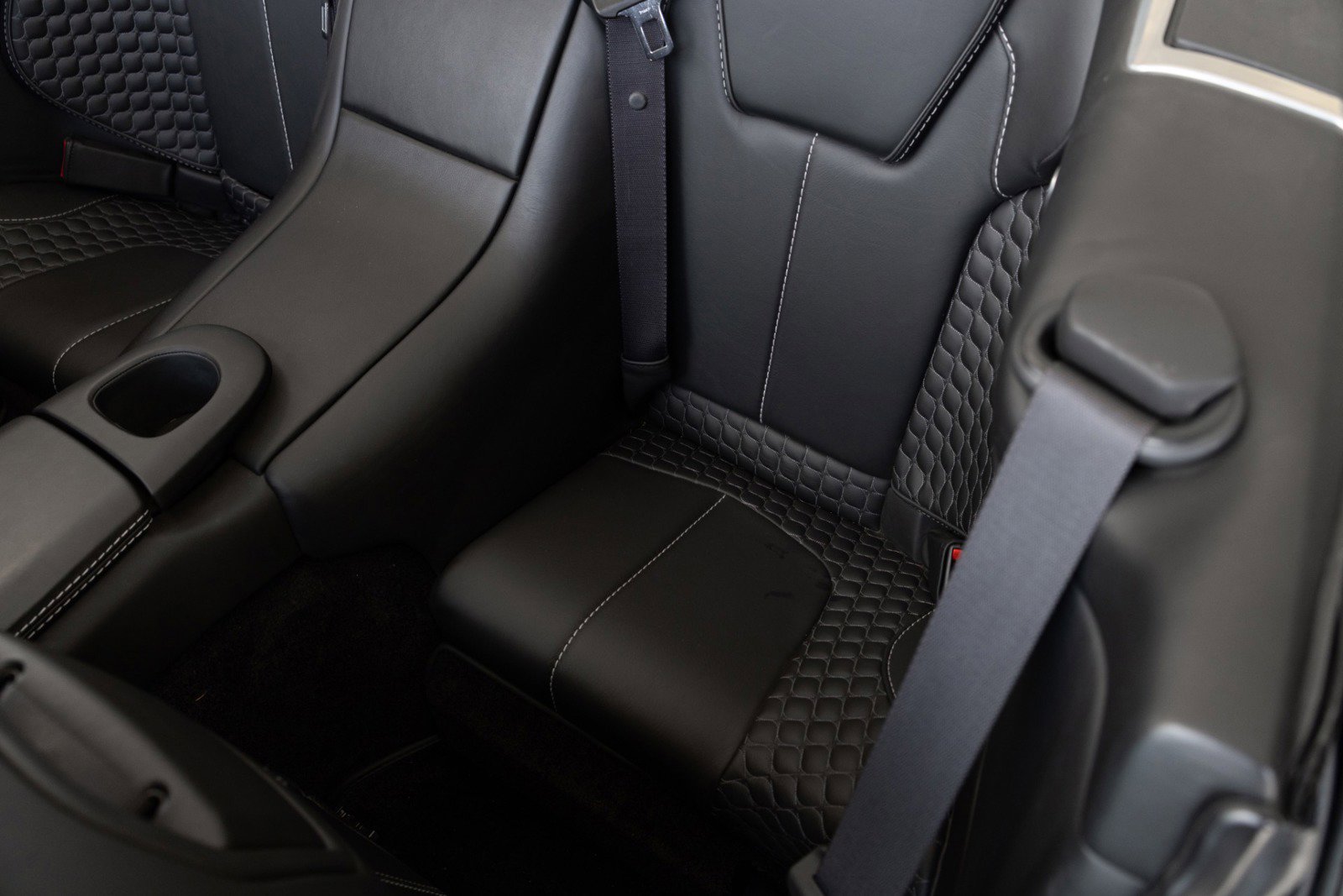 Used 2015 Aston Martin Vanquish Volante RWD image 64