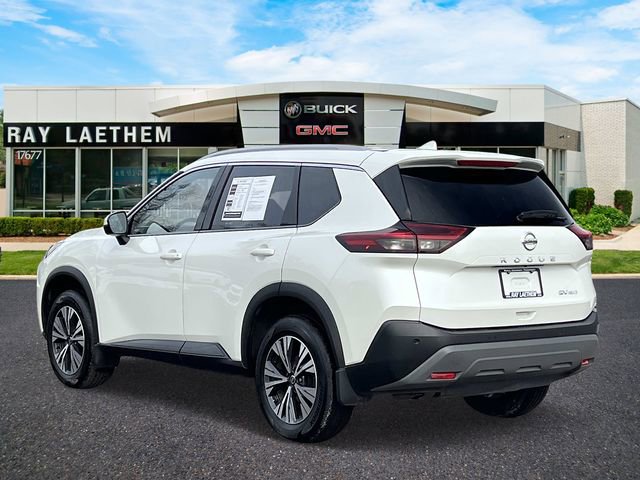 Used 2021 Nissan Rogue SV image 3