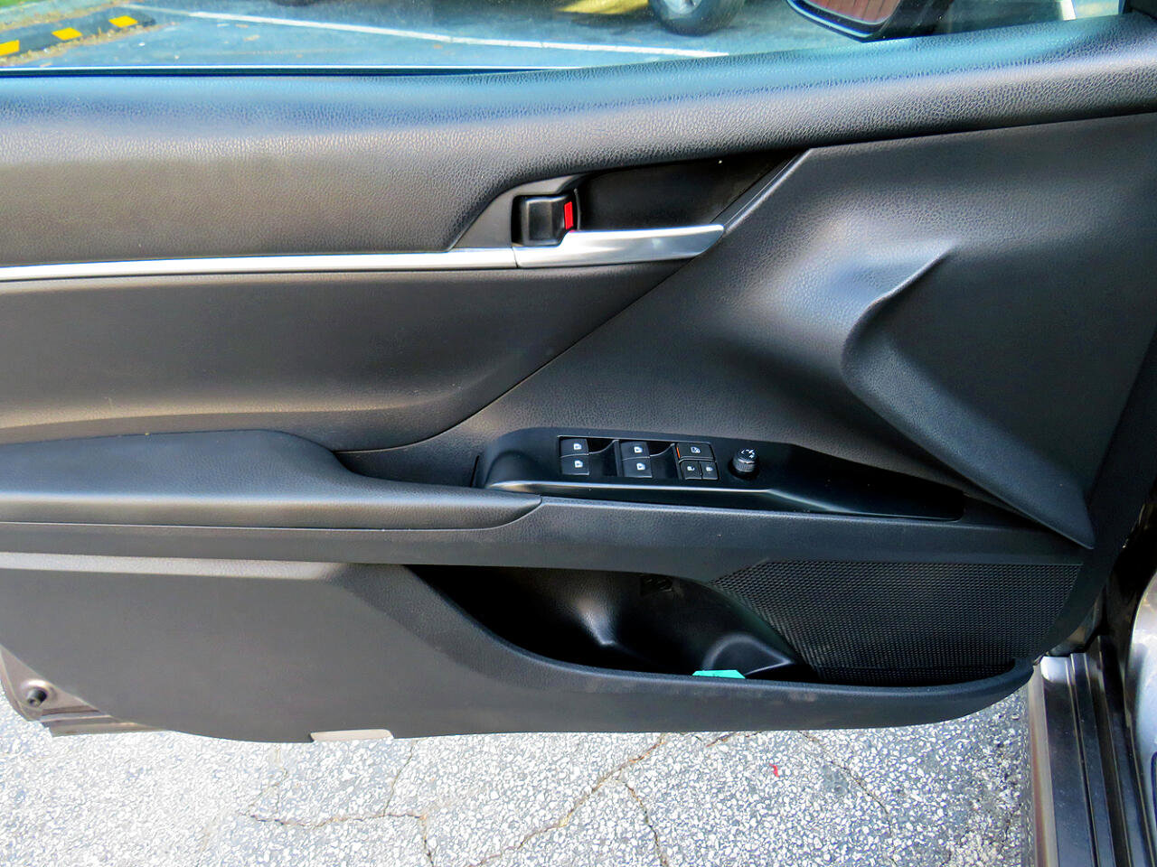 Used 2018 Toyota Camry SE image 15