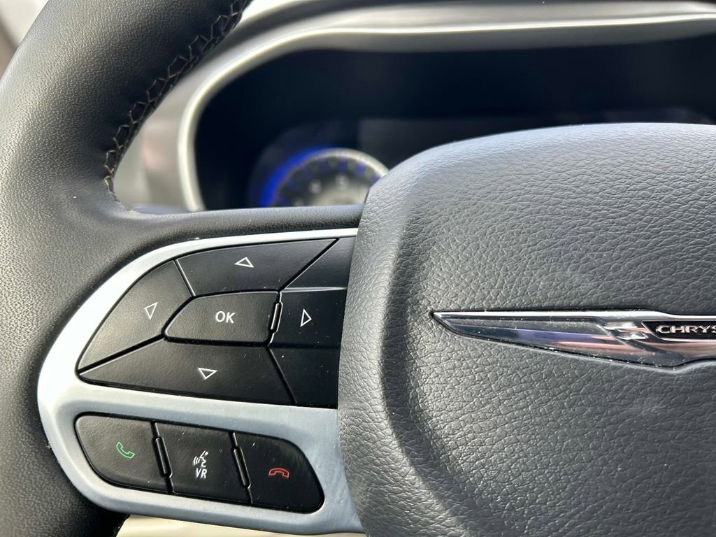 Used 2024 Chrysler Pacifica Touring-L image 24