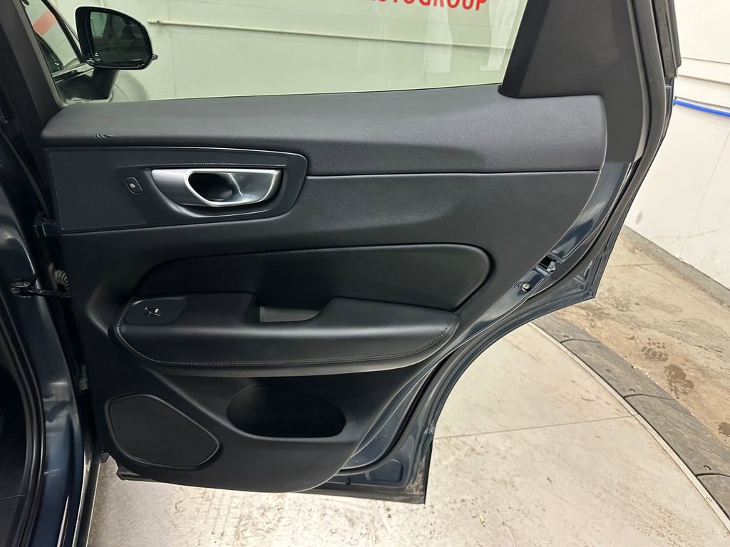 Used 2024 Volvo XC60 B5 Core image 30