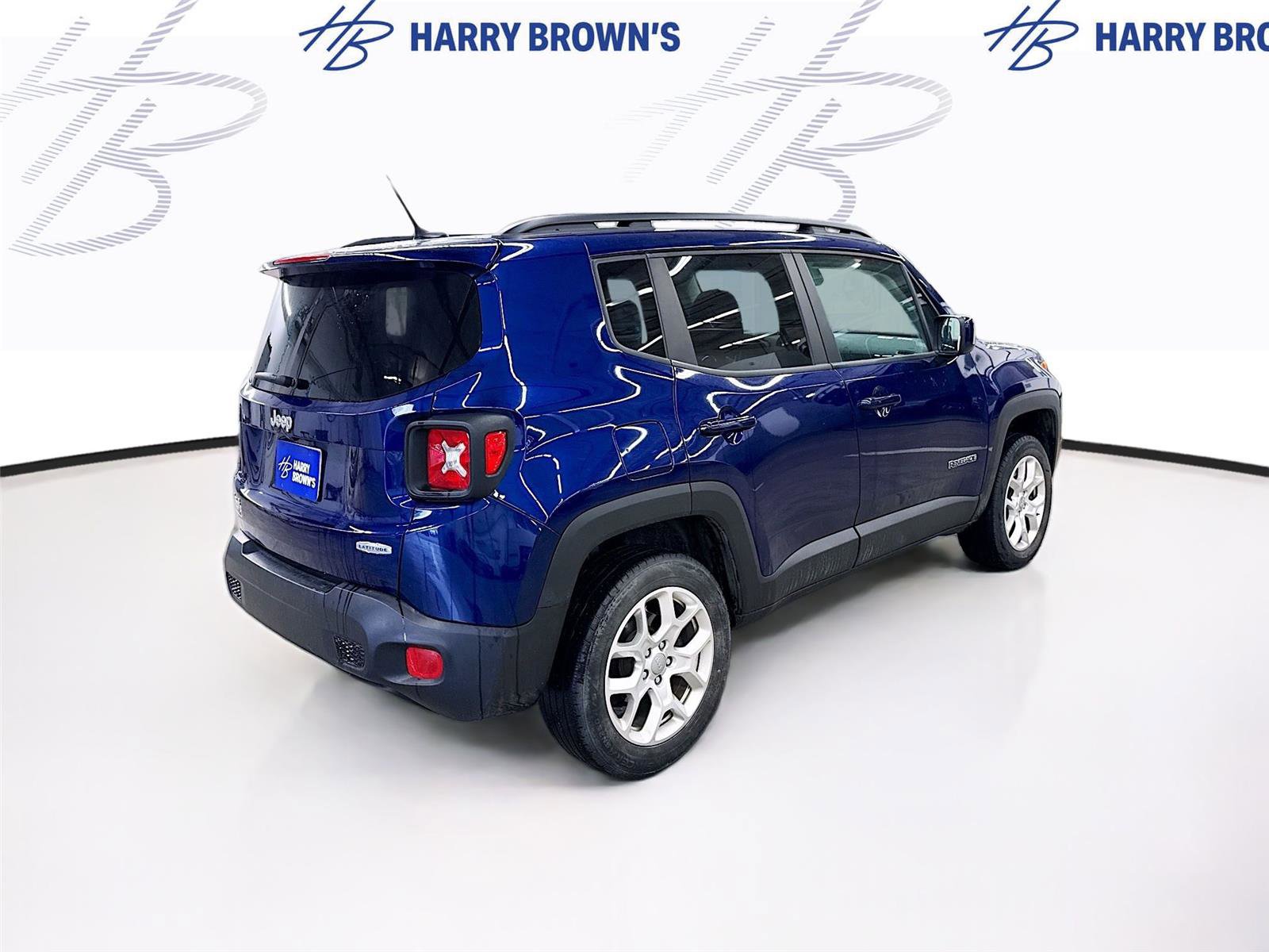 Used 2017 Jeep Renegade Latitude w/ Cold Weather Group AWD/4WD image 10