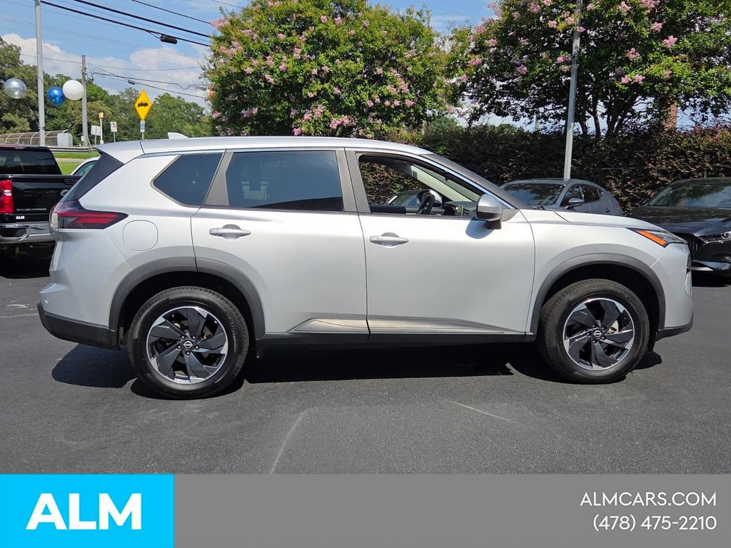 Used 2024 Nissan Rogue SV AWD/4WD image 14