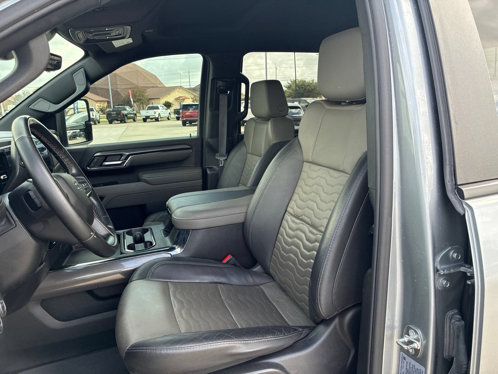 Used 2024 Chevrolet Silverado 2500 ZR2 w/ Technology Package AWD/4WD image 23