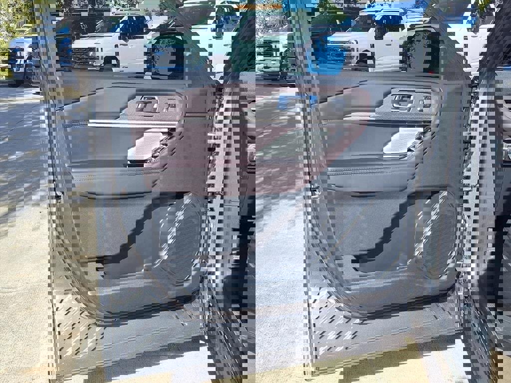 New 2026 Ford Explorer Platinum image 23