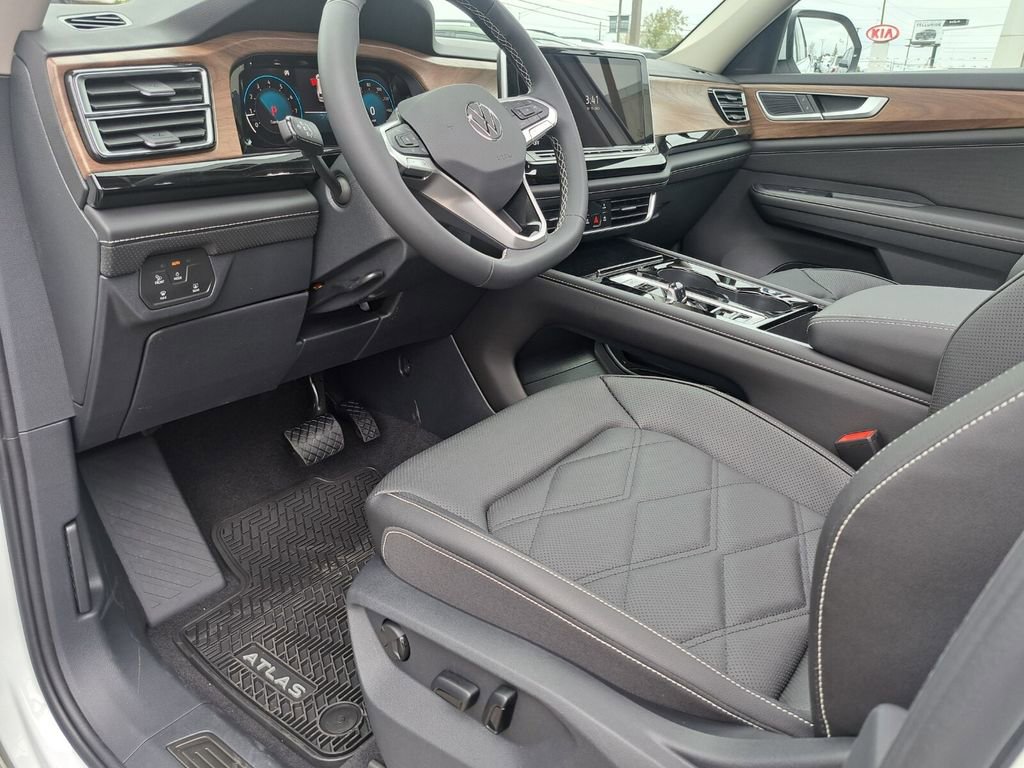 Used 2025 Volkswagen Atlas SE image 19