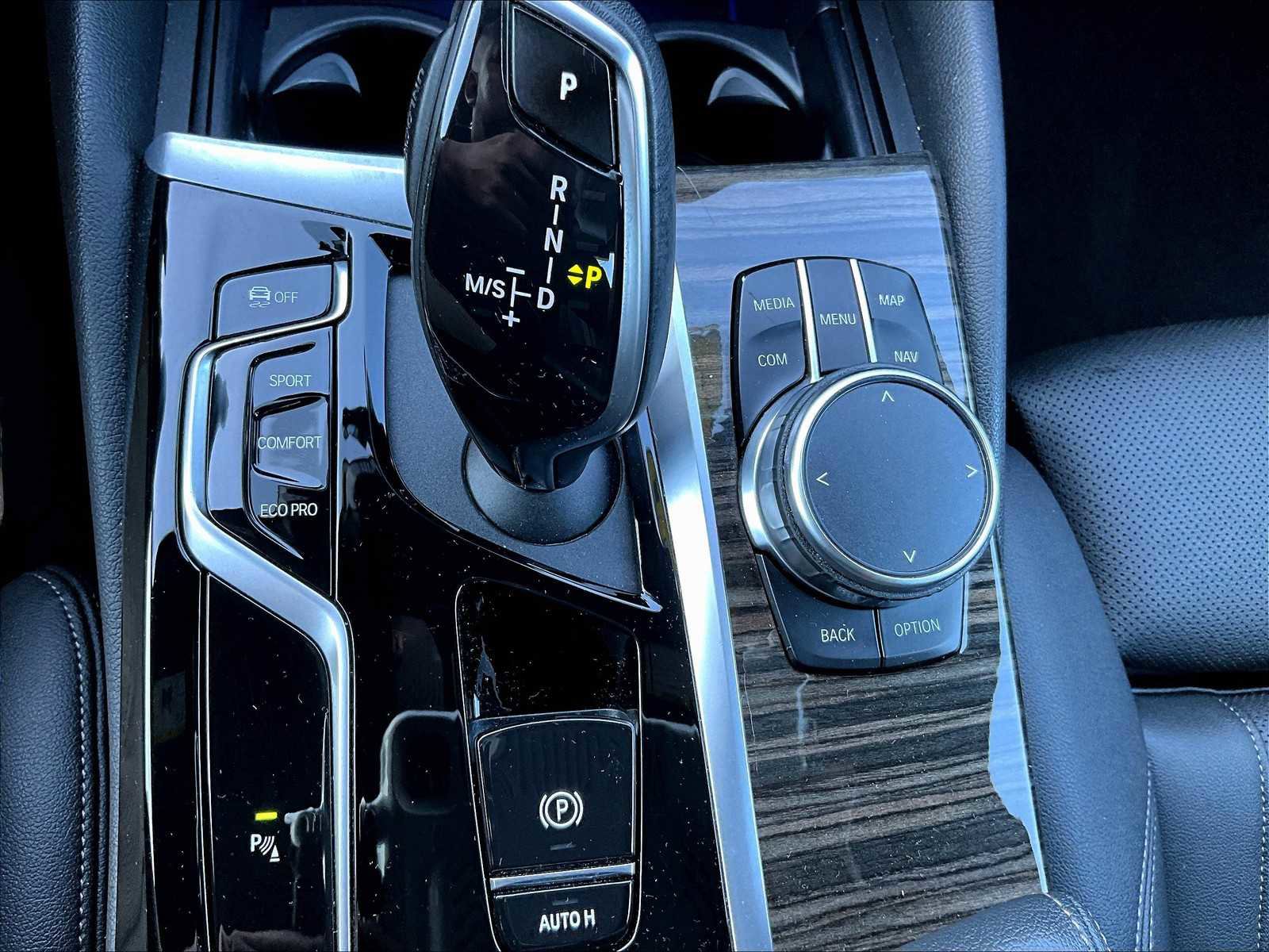 Used 2023 BMW 530i xDrive w/ Premium Package image 27