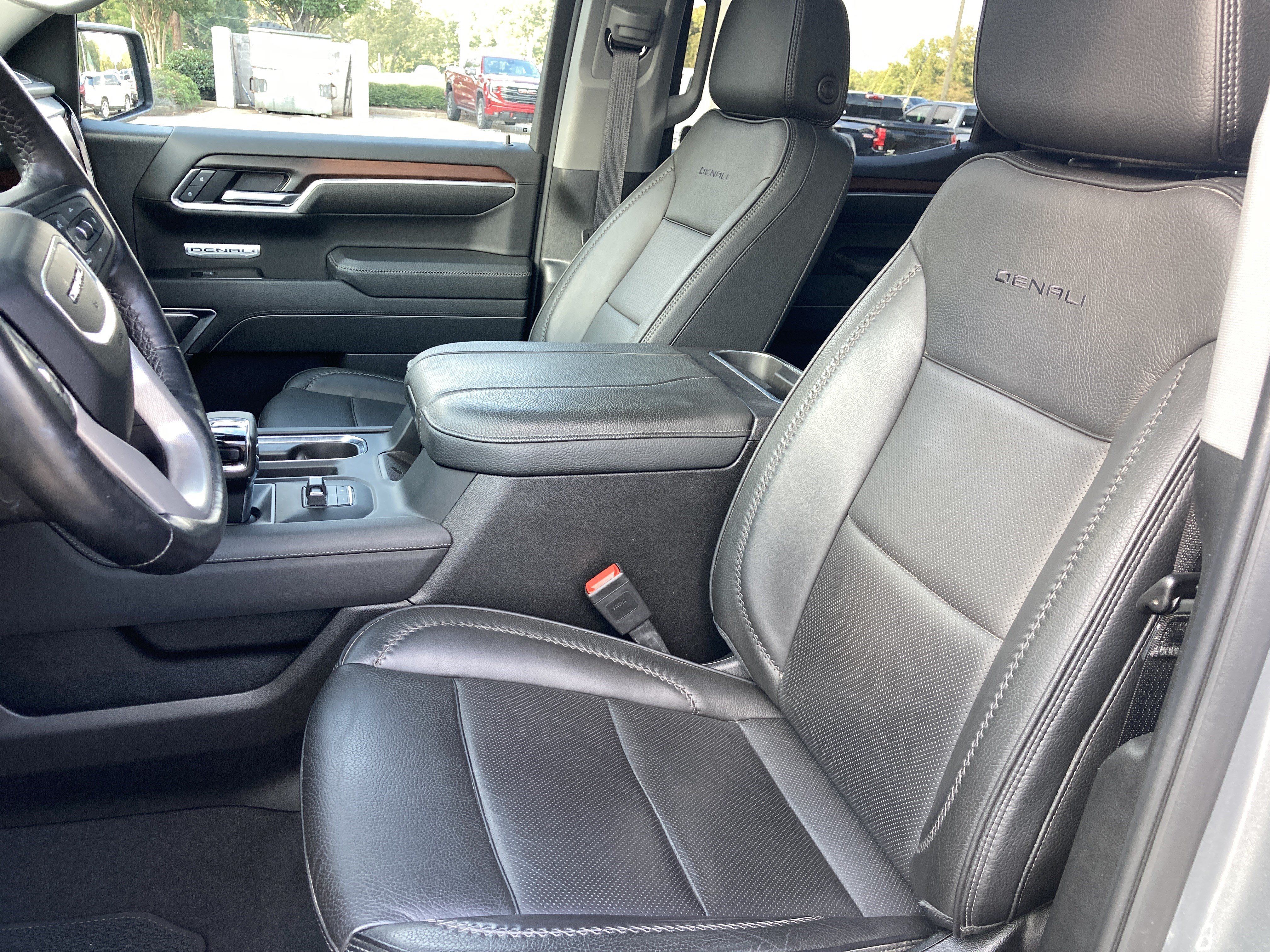 Used 2025 GMC Sierra 1500 Denali AWD/4WD image 12
