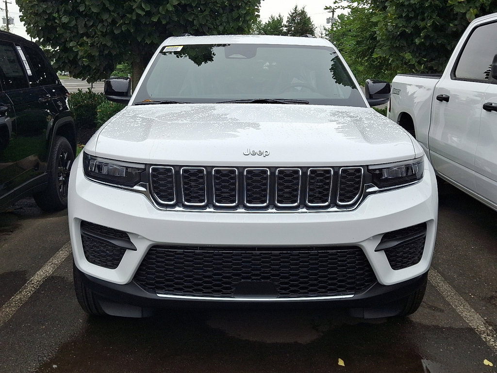 New 2025 Jeep Grand Cherokee Laredo X w/ Luxury Tech Group I image 2