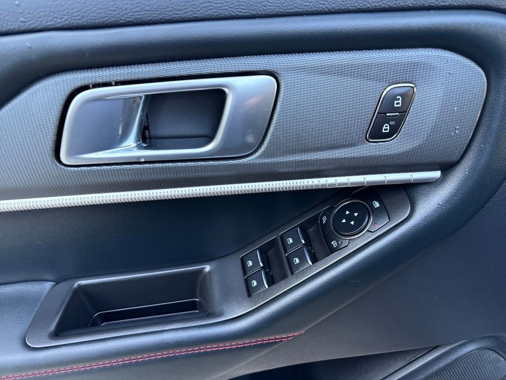 Used 2025 Ford Explorer ST-Line image 16