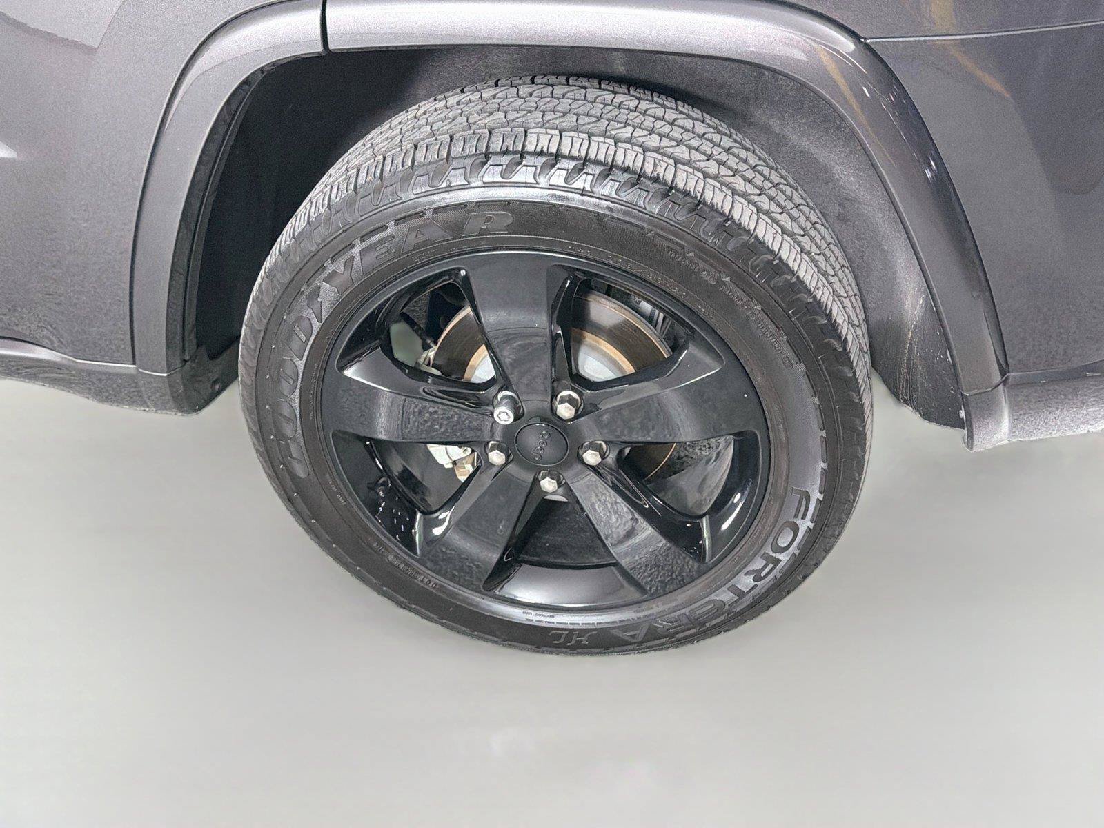 Used 2015 Jeep Grand Cherokee Altitude RWD image 29
