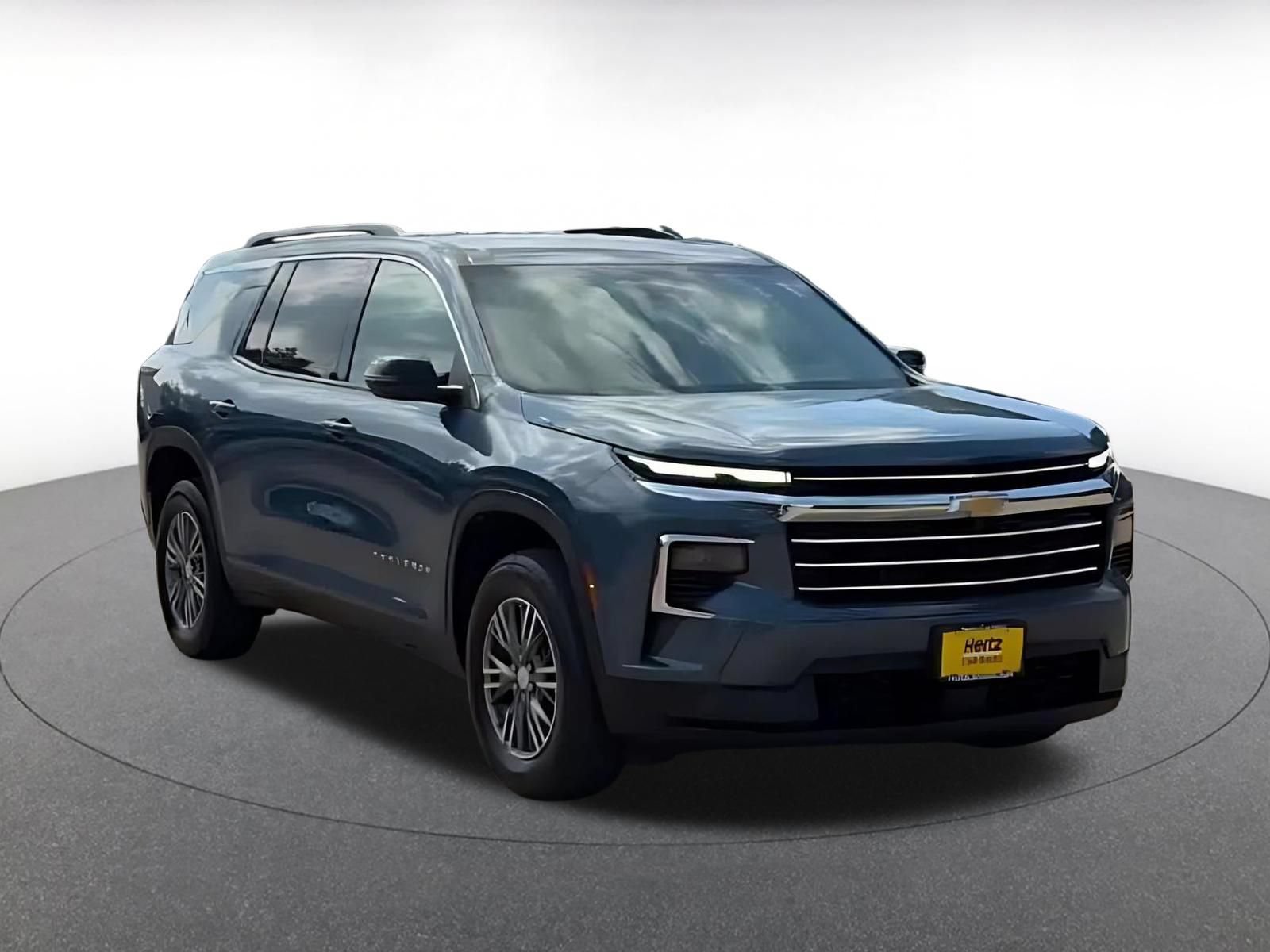 Used 2025 Chevrolet Traverse LT AWD/4WD image 3