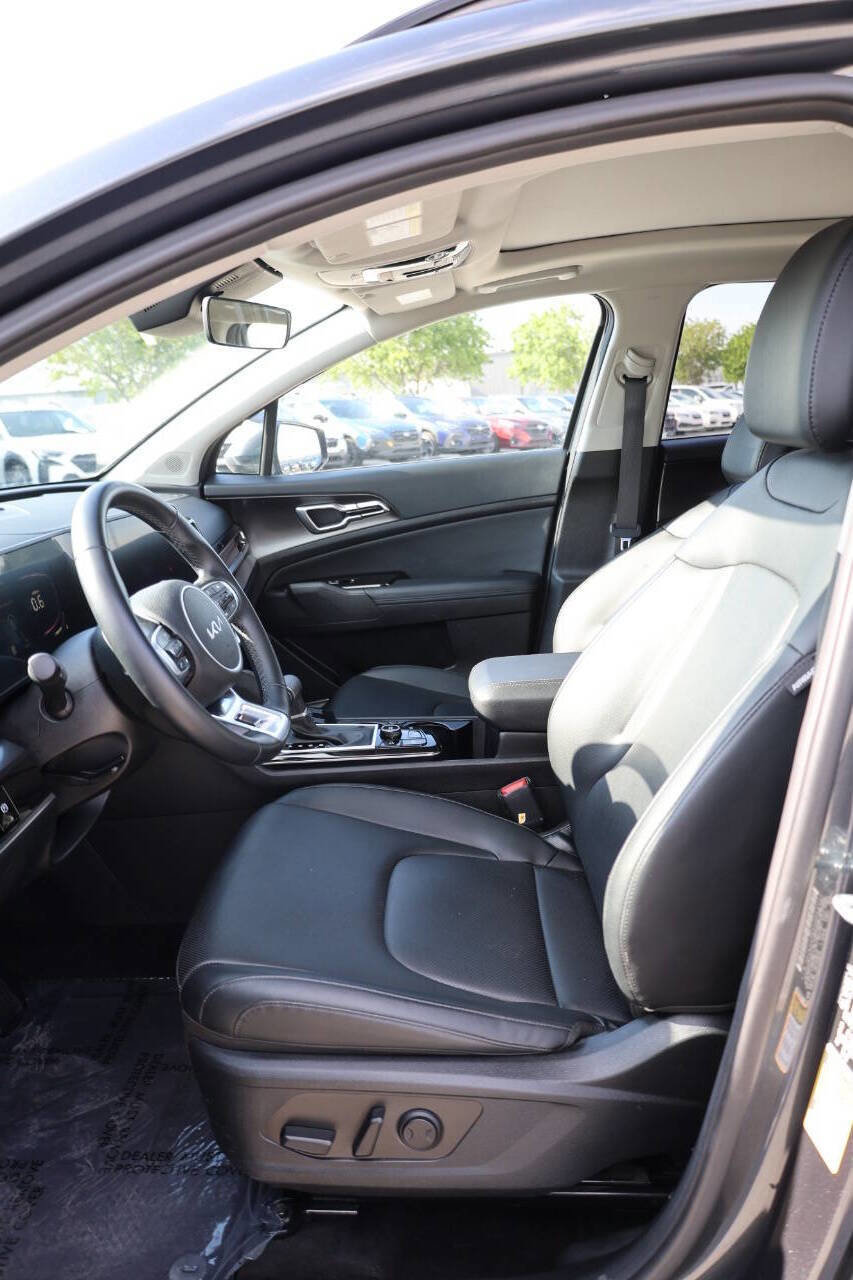 Used 2025 Kia Sportage EX w/ Premium Package FWD image 13