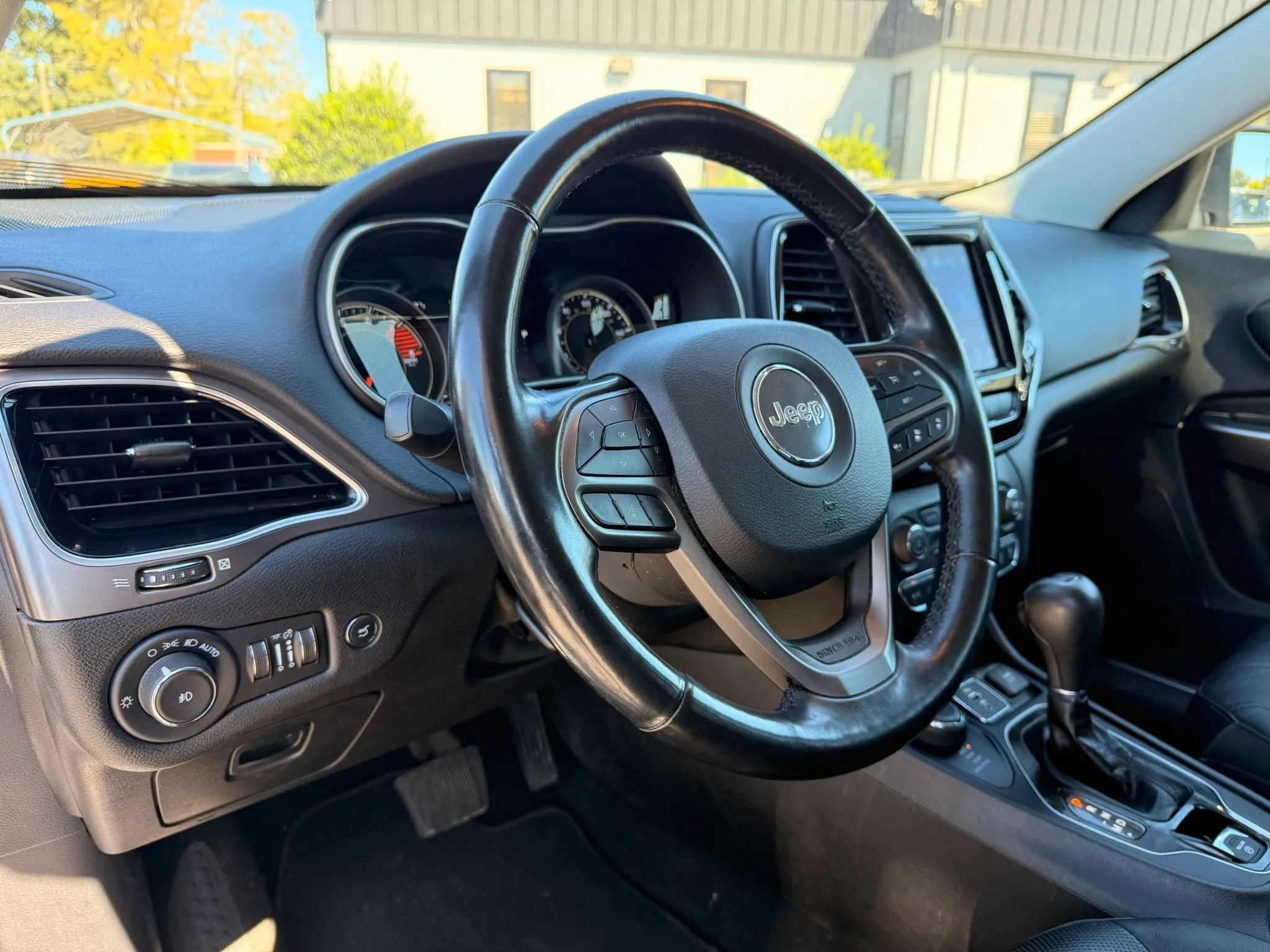 Used 2021 Jeep Cherokee Limited AWD/4WD image 12