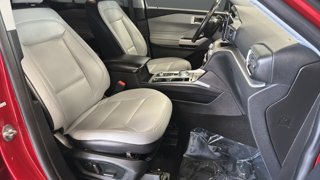 Used 2021 Ford Explorer XLT w/ XLT Sport Appearance Package AWD/4WD image 23