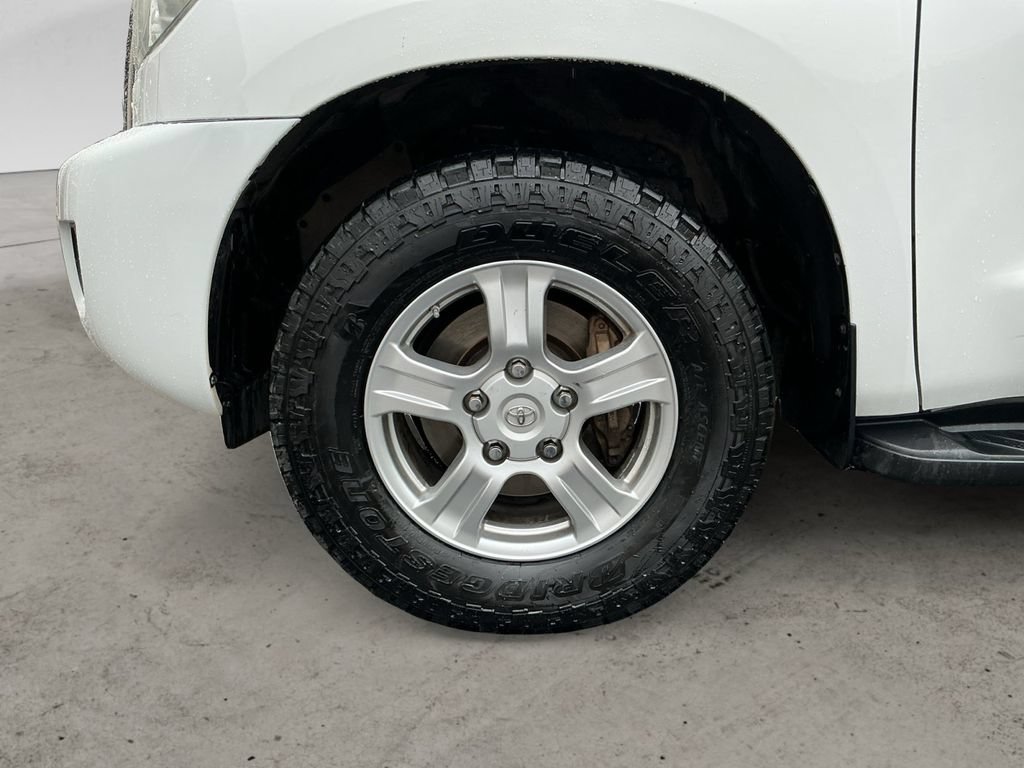 Used 2014 Toyota Sequoia SR5 AWD/4WD image 9