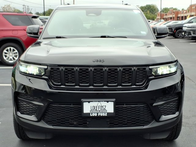 Used 2023 Jeep Grand Cherokee Altitude AWD/4WD image 33