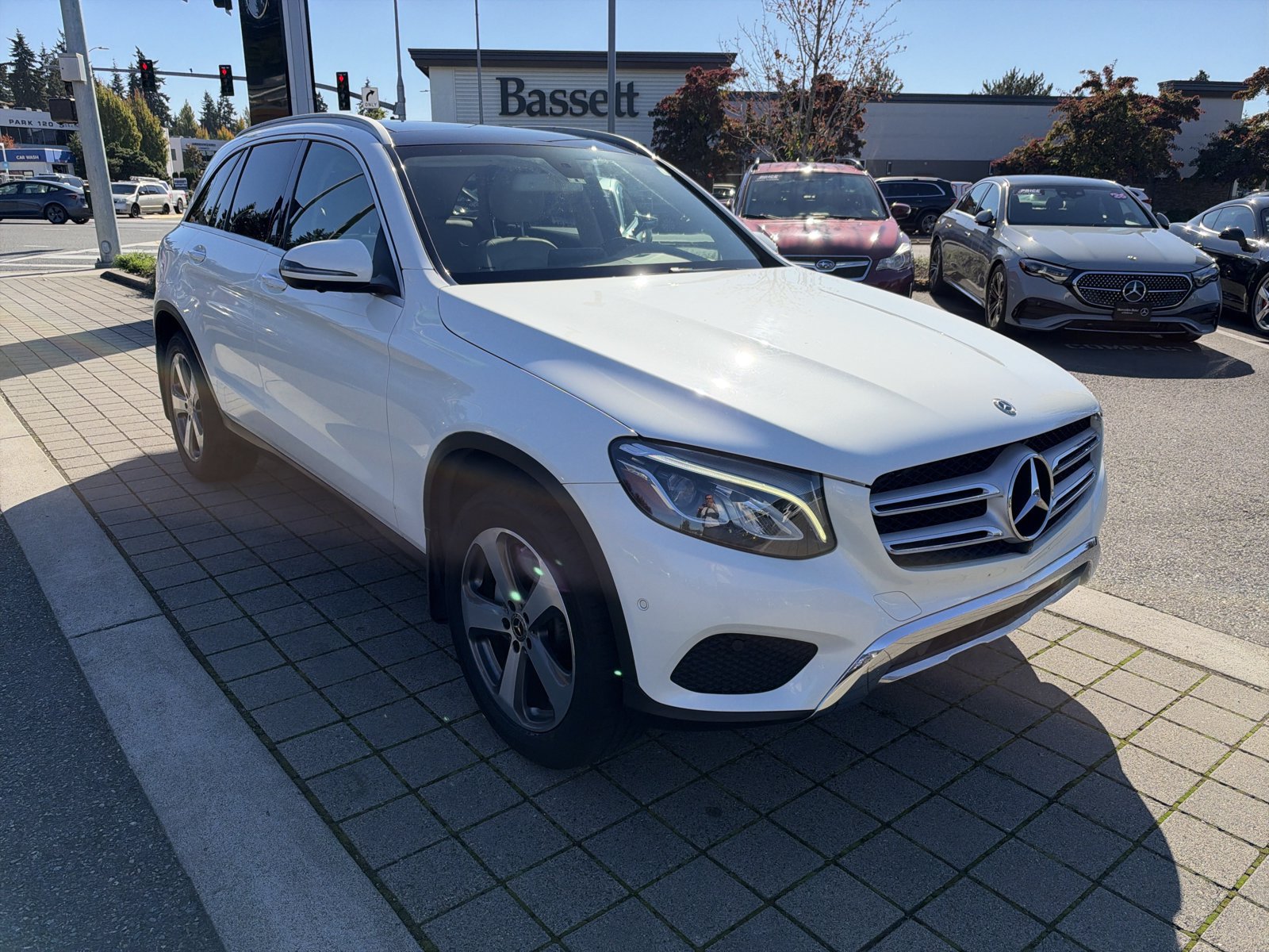 Used 2018 Mercedes-Benz GLC 300 4MATIC image 3