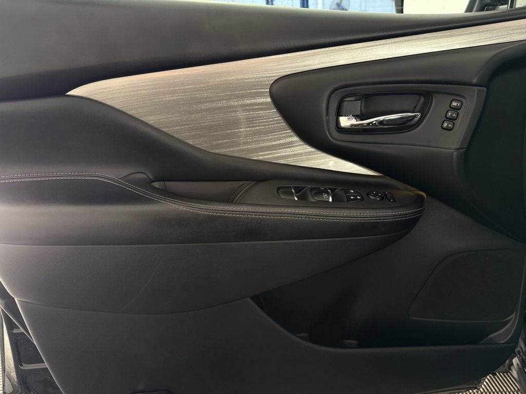 Used 2018 Nissan Murano Platinum w/ Cargo Package image 13