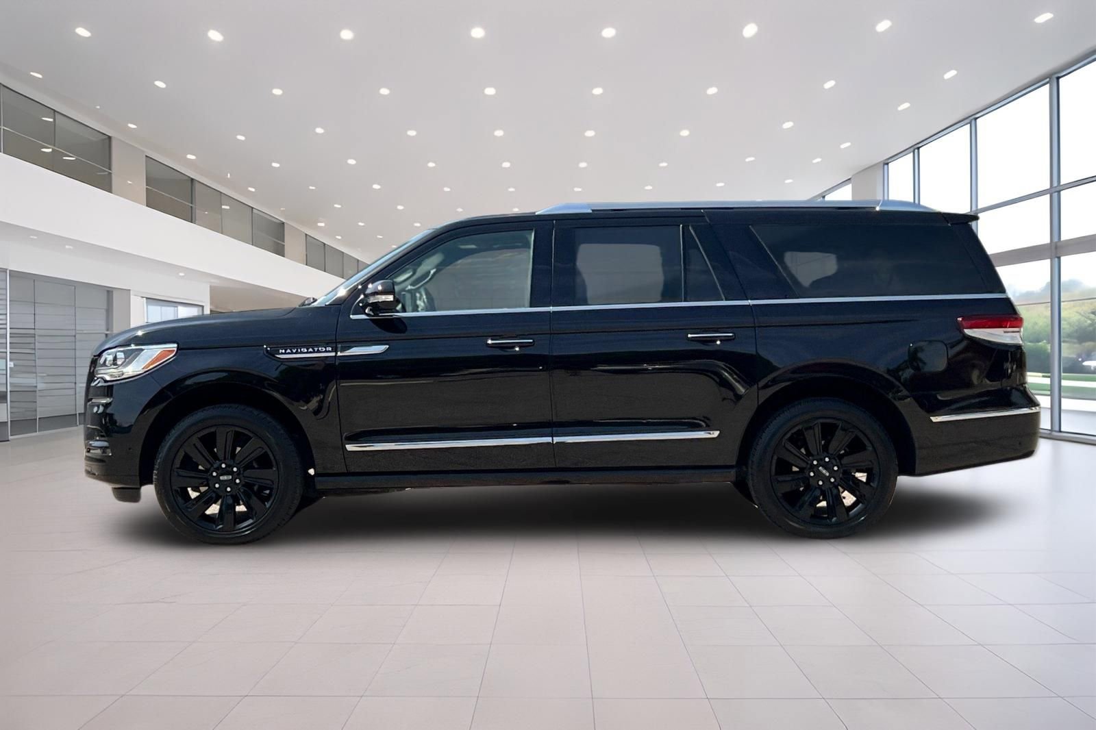 Certified 2023 Lincoln Navigator L Reserve AWD/4WD image 7