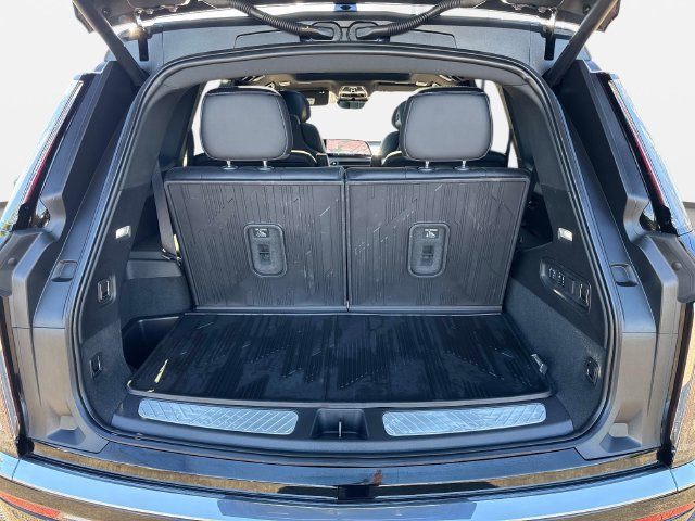 New 2026 Cadillac Vistiq Luxury w/ LPO, Floor Liner Package AWD/4WD image 5