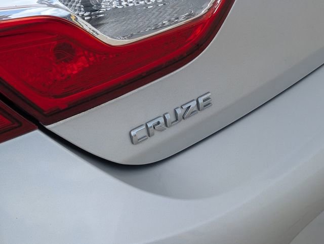 Used 2018 Chevrolet Cruze Premier image 15