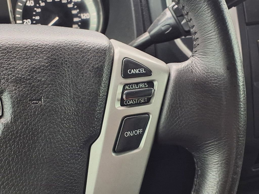 Used 2018 Nissan Titan SV w/ SV Convenience Package RWD image 15