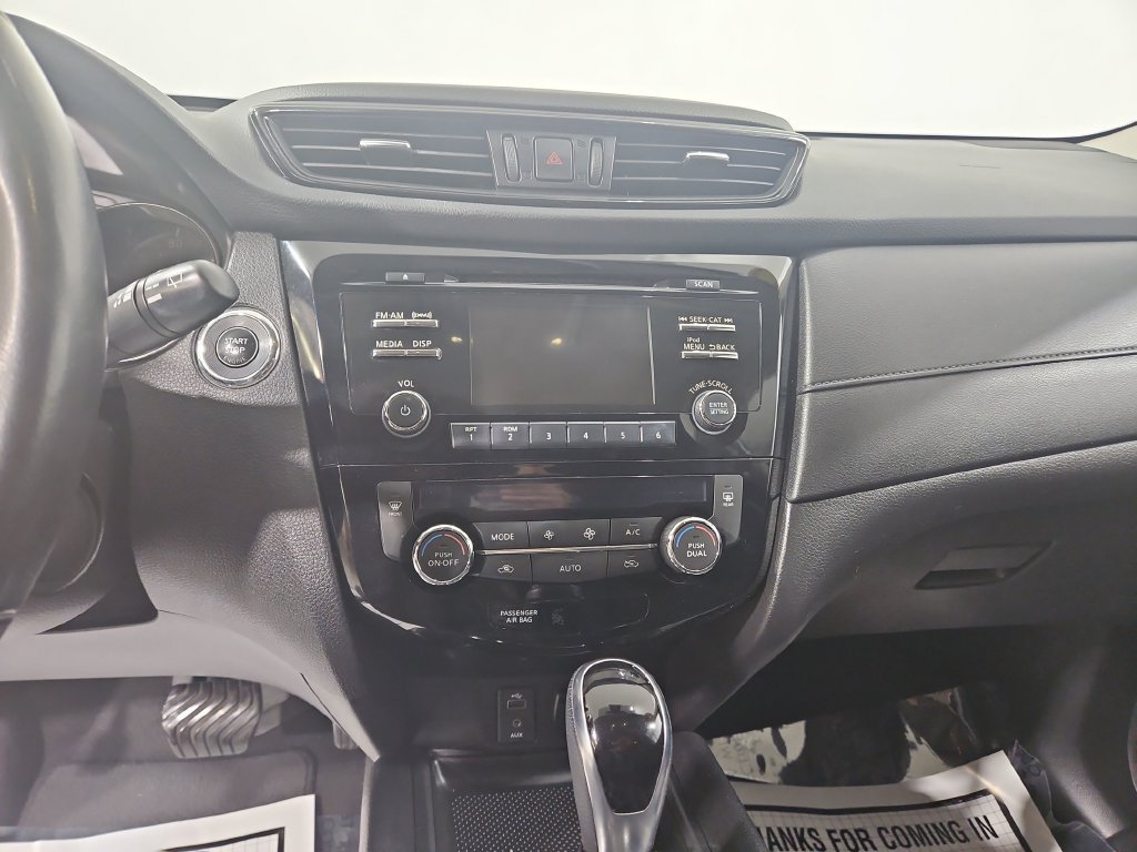 Used 2017 Nissan Rogue SV AWD/4WD image 19