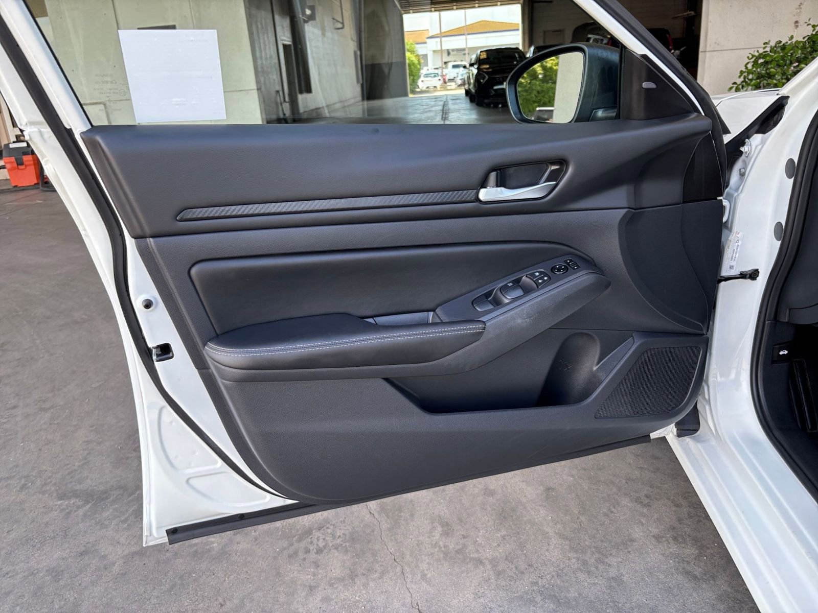 Used 2025 Nissan Altima 2.5 SV FWD image 18