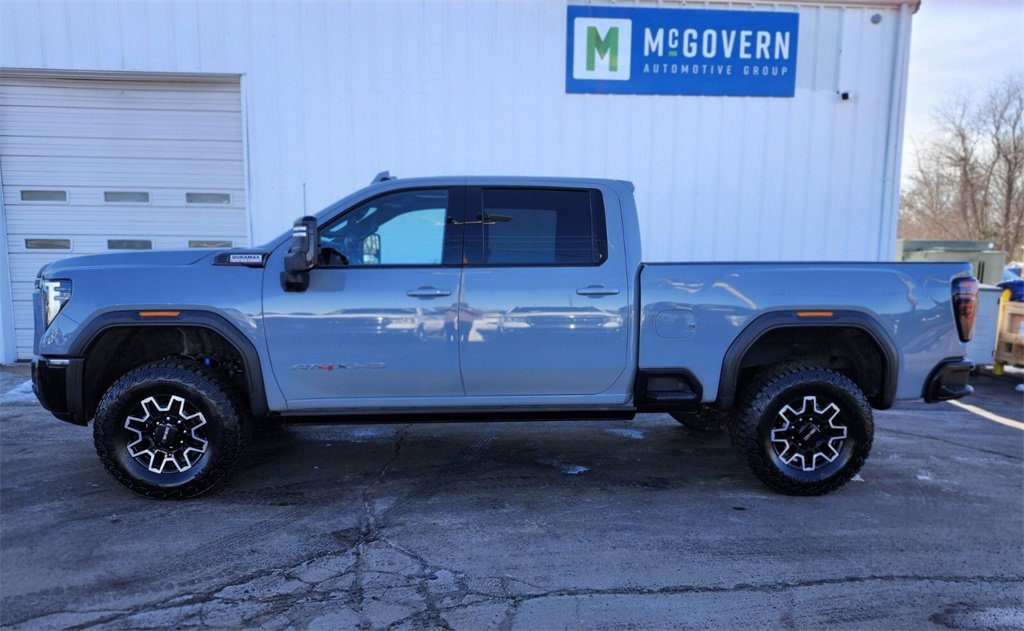 Used 2024 GMC Sierra 2500 AT4X image 2