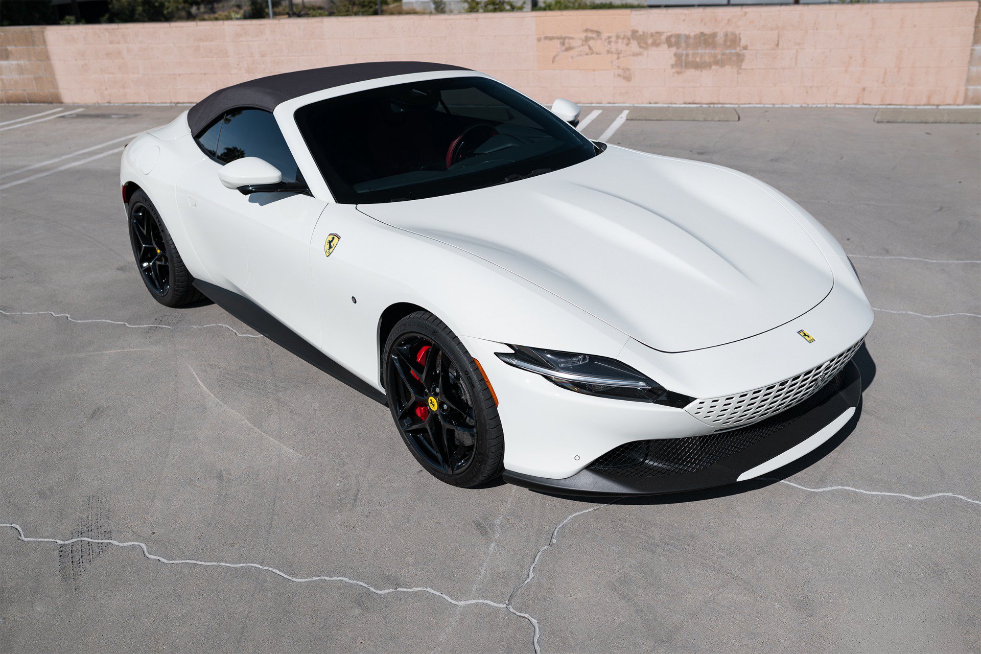 Used 2025 Ferrari Roma Spider RWD image 28
