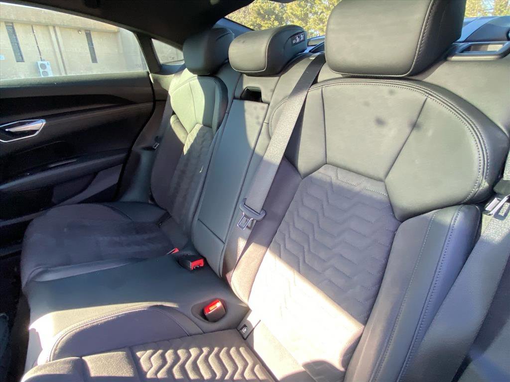 Used 2022 Audi e-tron GT Premium Plus image 17
