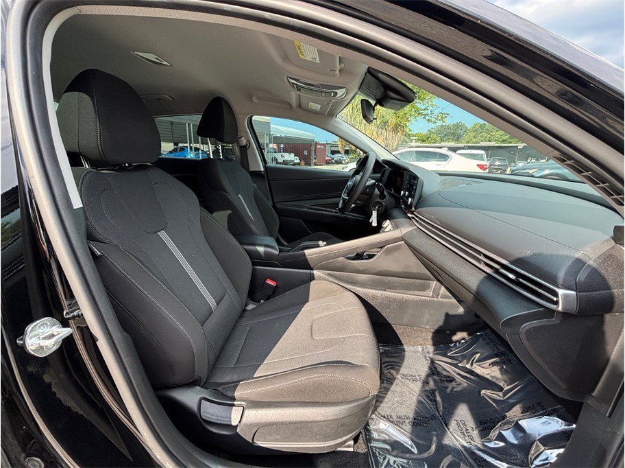 Used 2022 Hyundai Elantra SE FWD image 32