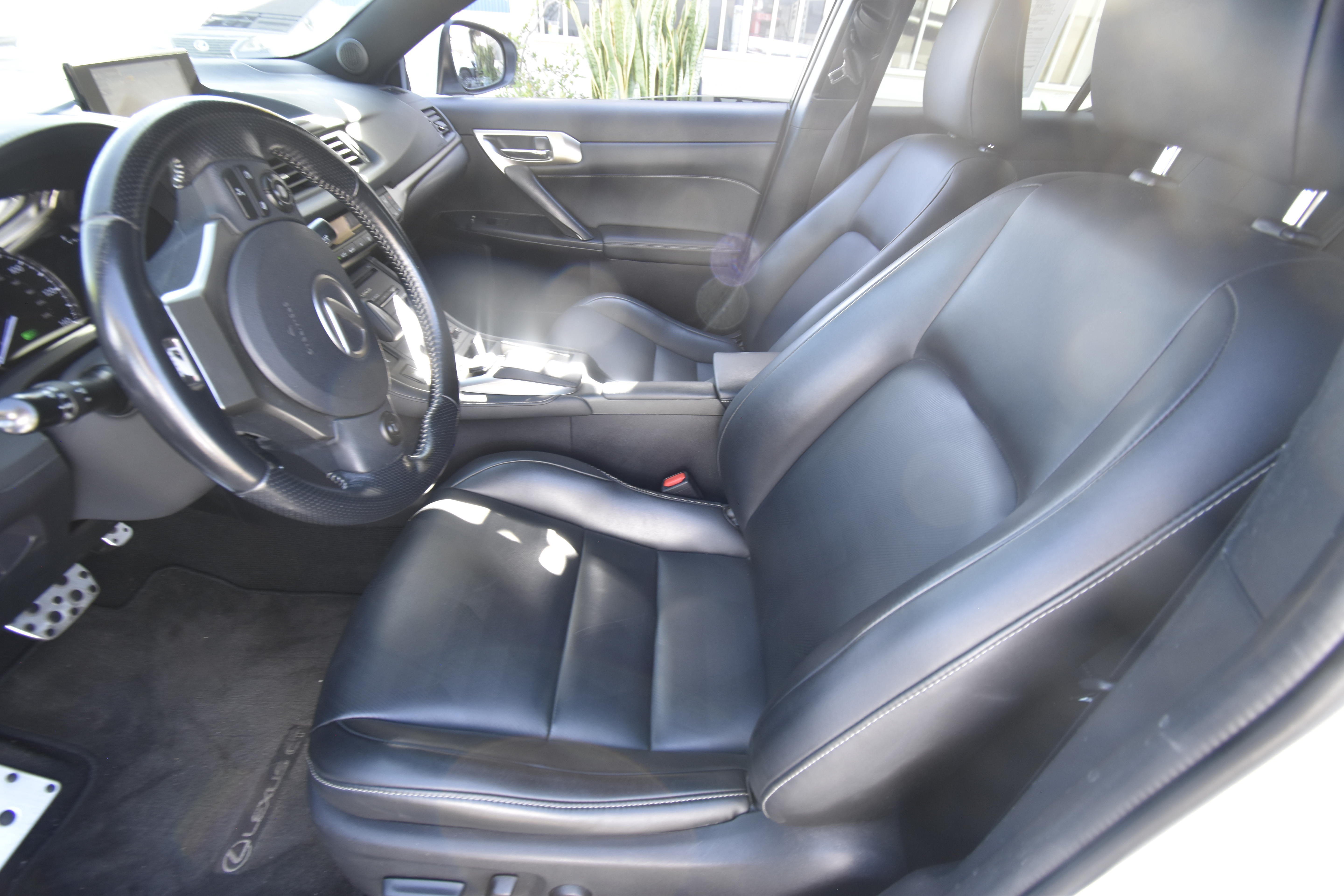 Used 2016 Lexus CT 200h w/ Navigation Package FWD image 9
