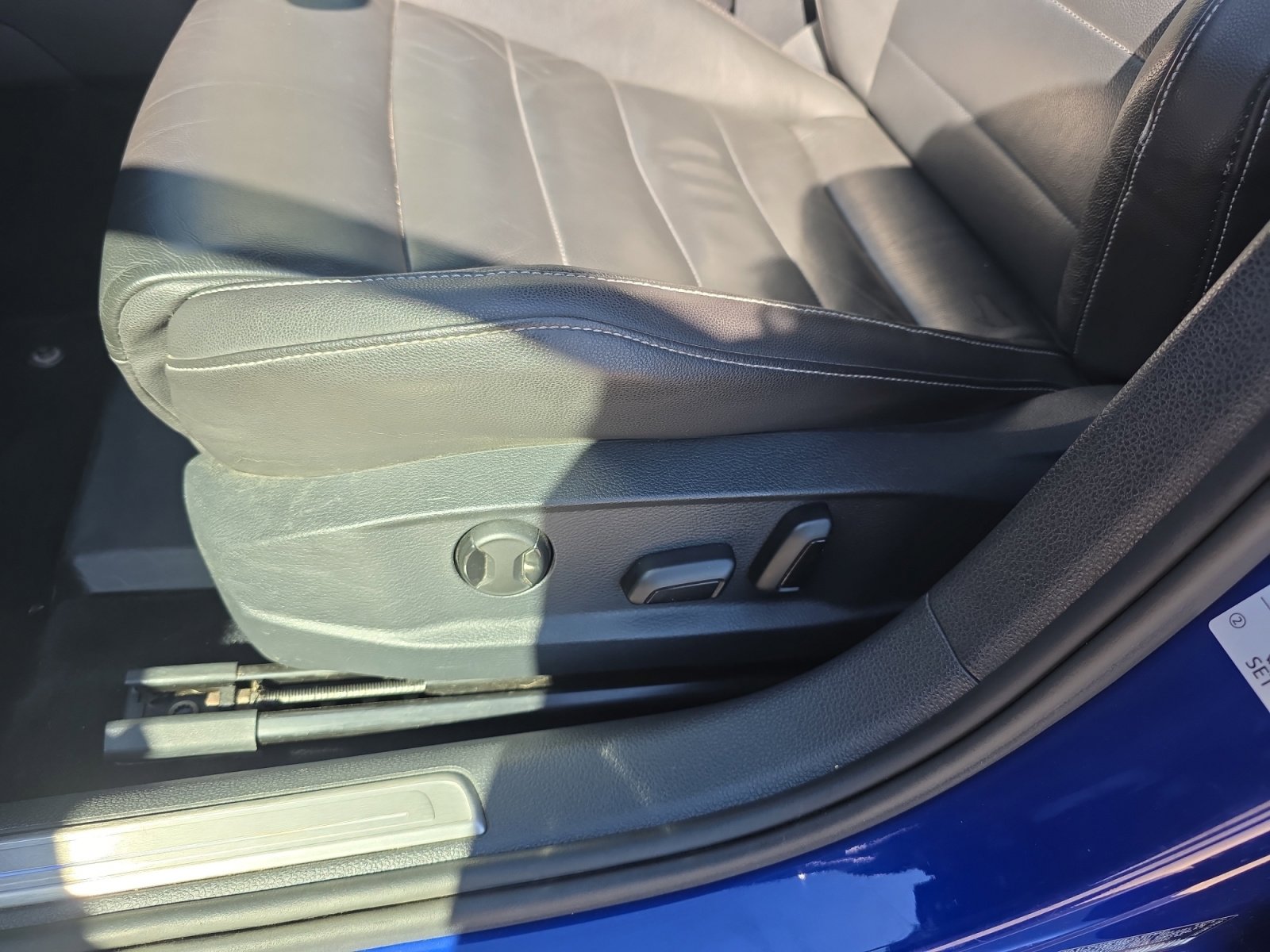 Used 2016 Volkswagen Golf 4-Door image 14