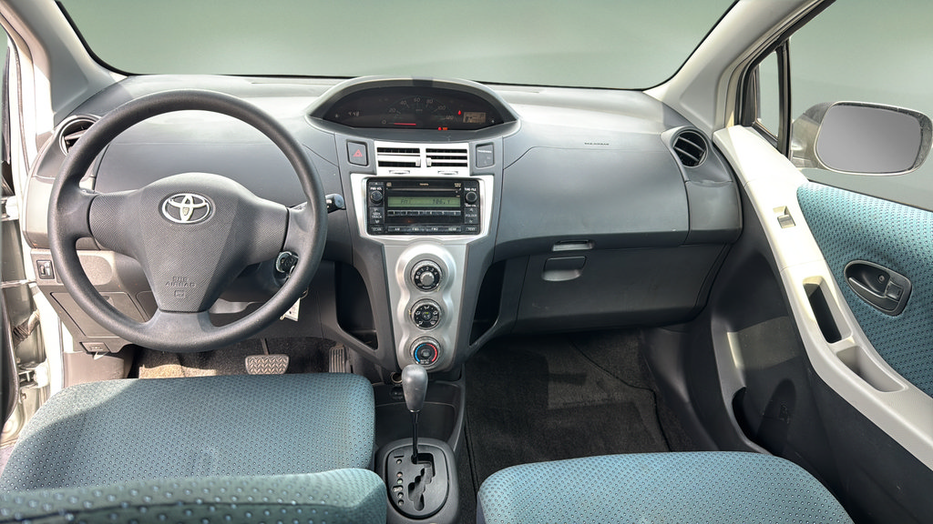 Used 2008 Toyota Yaris 2-Door Hatchback FWD image 9