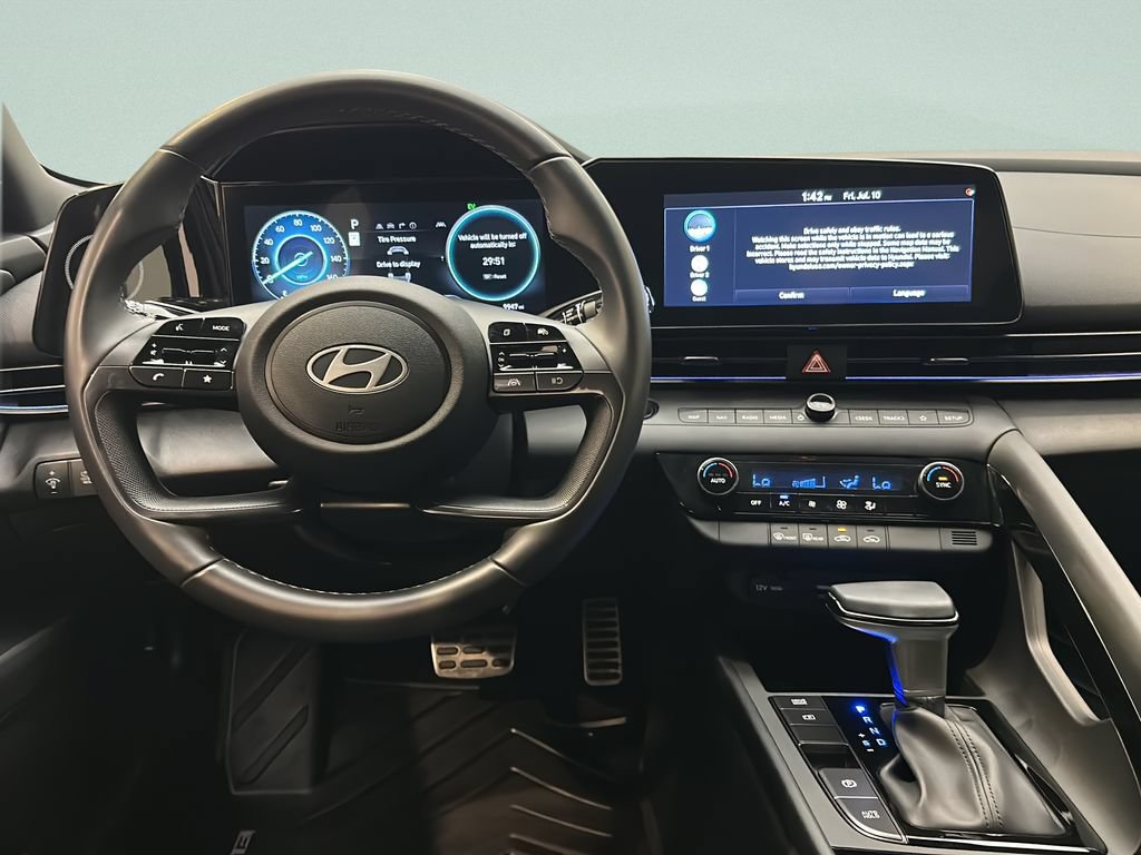 Used 2025 Hyundai Elantra SEL FWD image 21