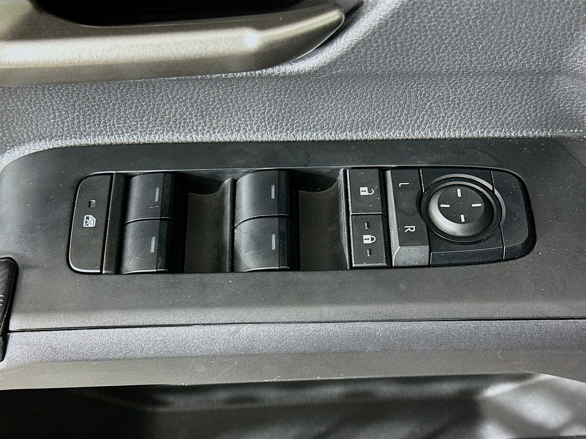 Used 2024 Toyota Tacoma TRD Off-Road image 15