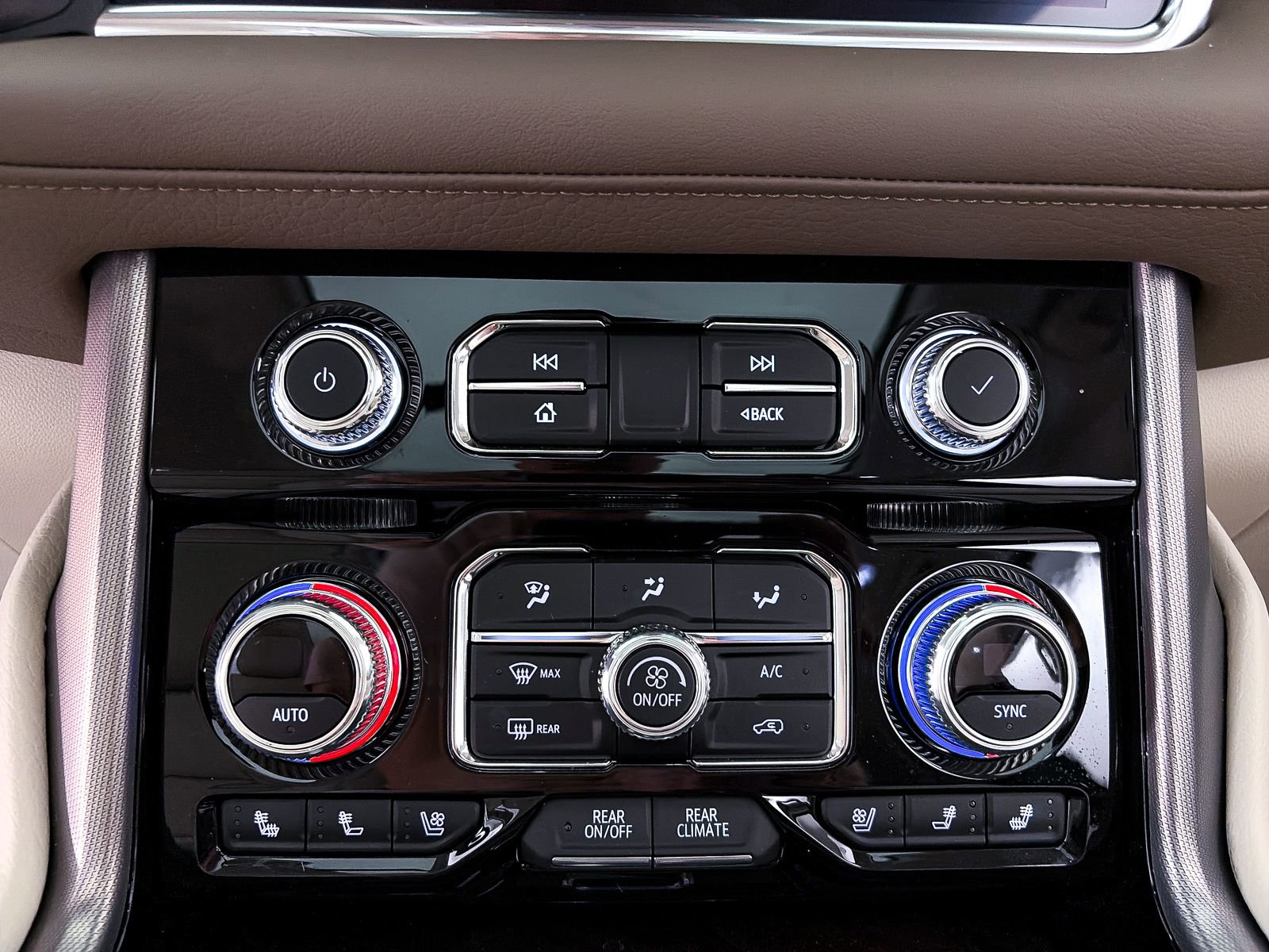 Used 2024 GMC Yukon Denali w/ Max Trailering Package image 28