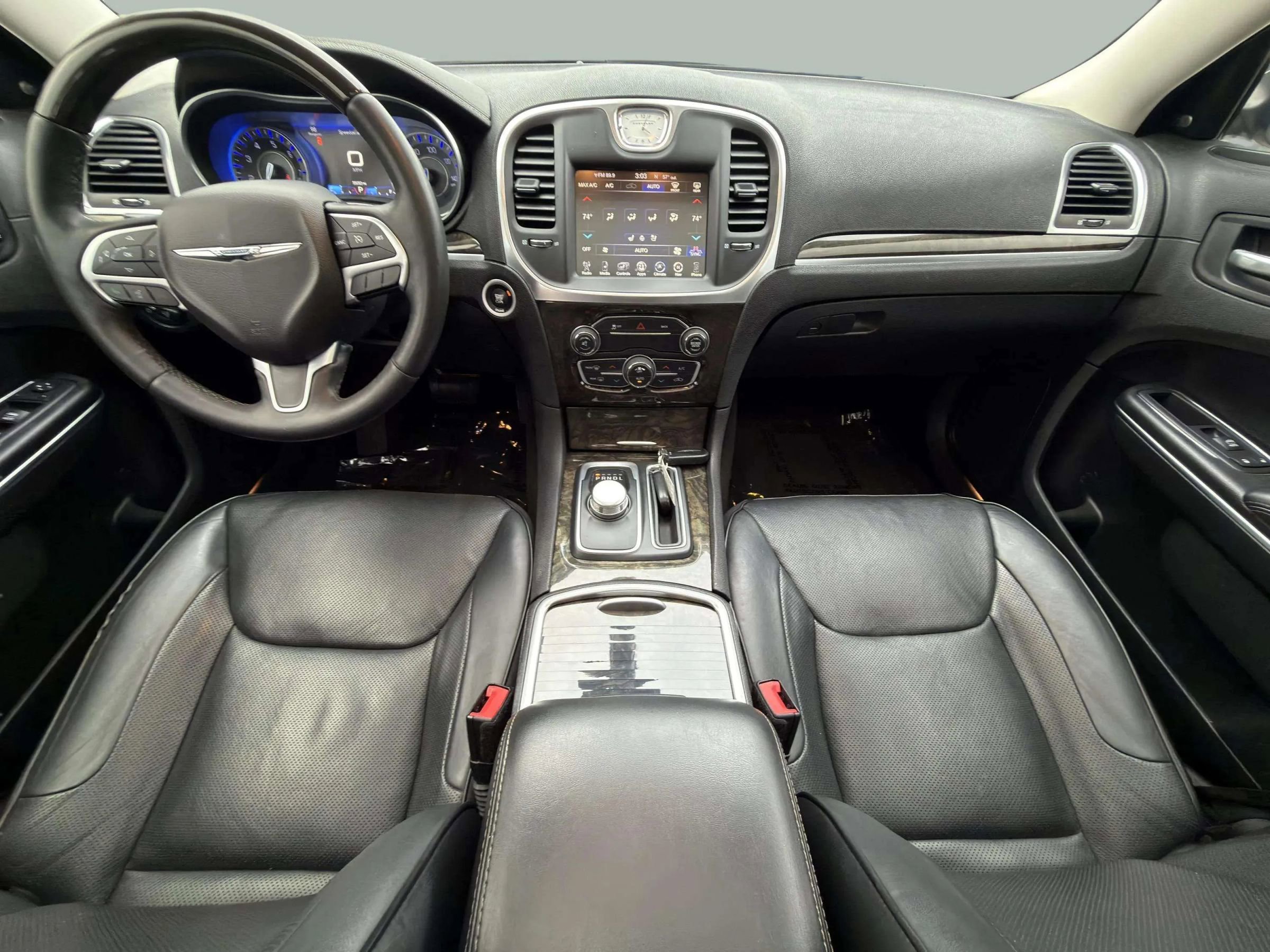 Used 2016 Chrysler 300 C image 17