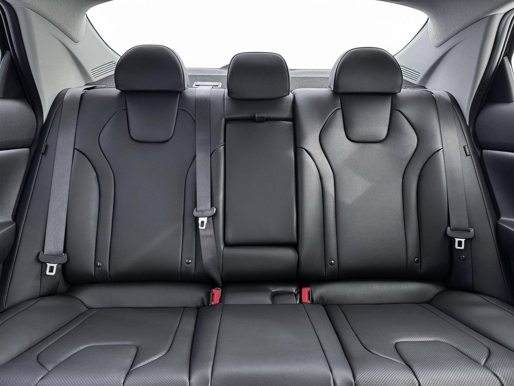 New 2026 Hyundai Elantra Limited FWD image 16