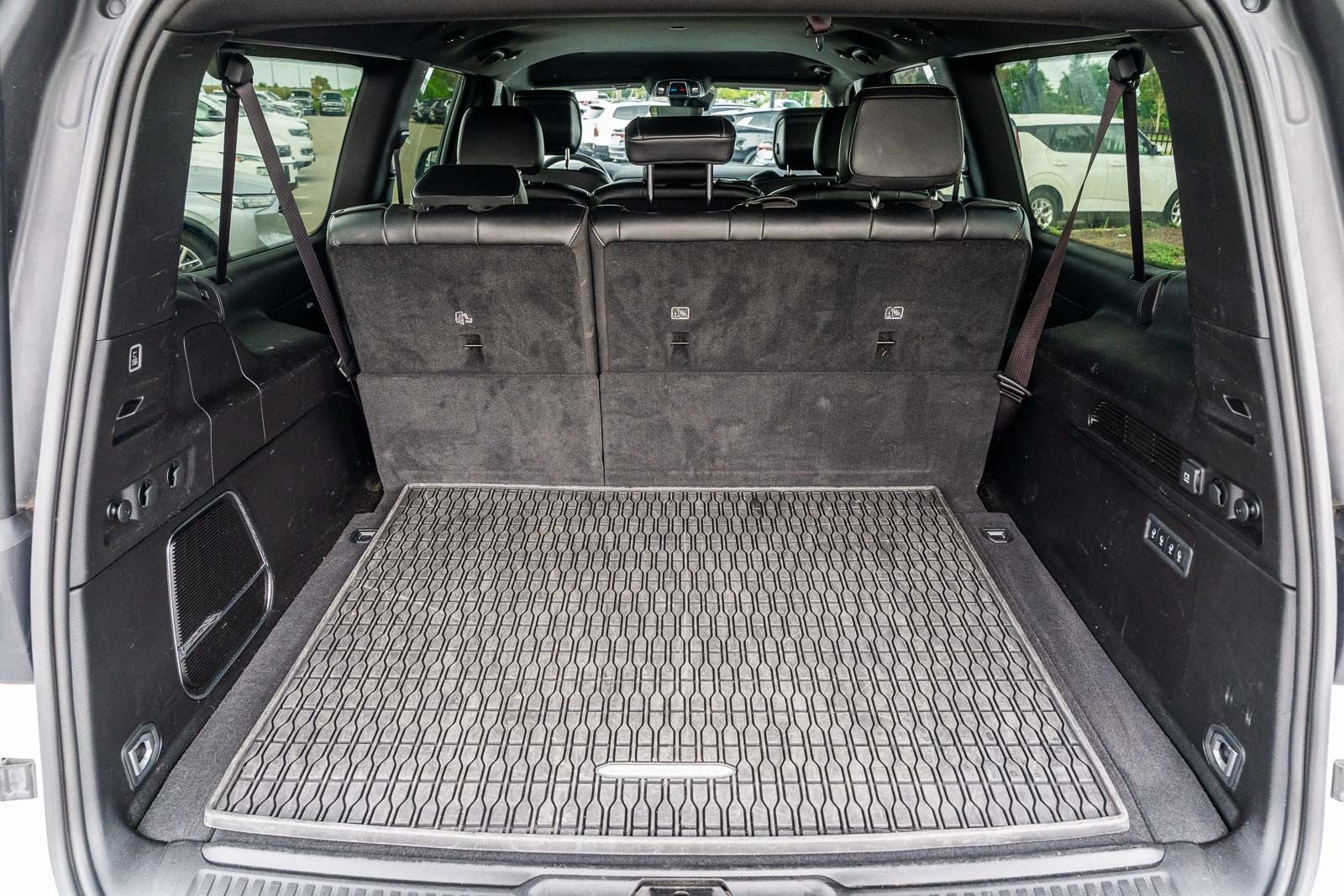 Used 2024 Jeep Wagoneer L Series II w/ Flexible Seating Group RWD image 16