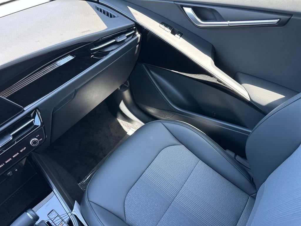 New 2025 Kia Niro EX image 25