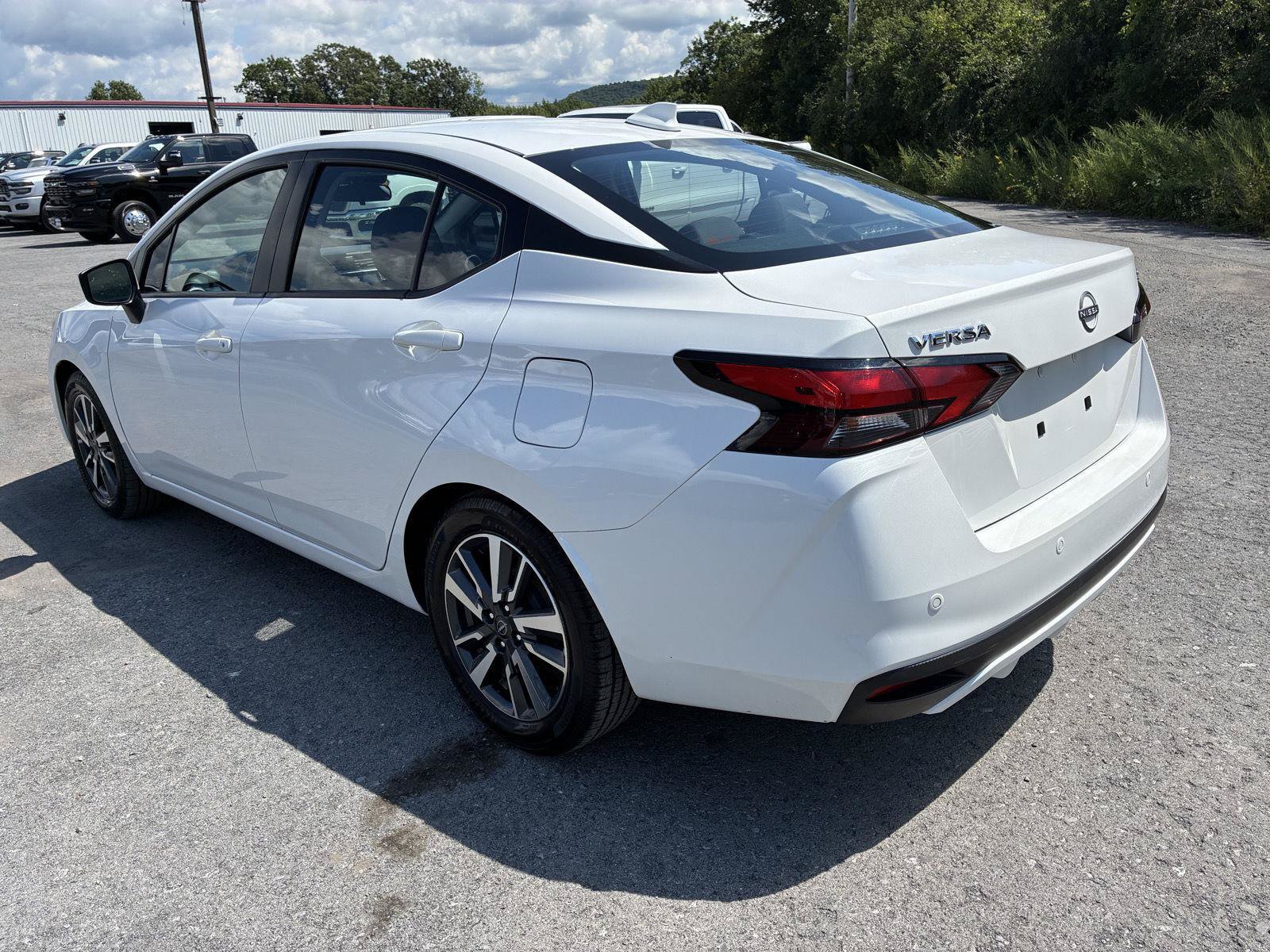 Used 2023 Nissan Versa SV FWD image 5